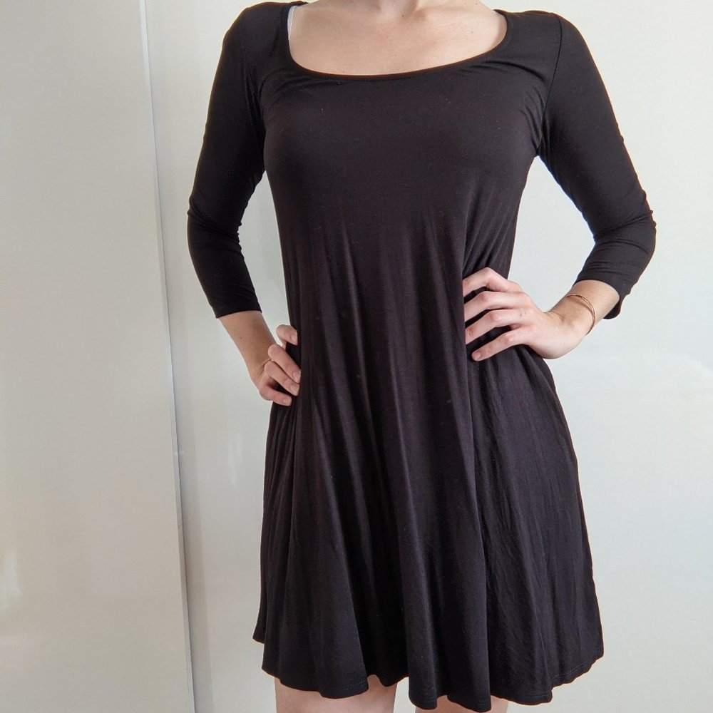 Long-Sleeved Black Lulu's Dress with Pockets